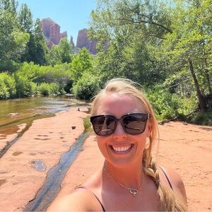 Meet your Posher, Lauren